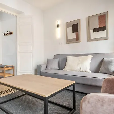 Sophisticated With Terrace By Rems Lejlighed